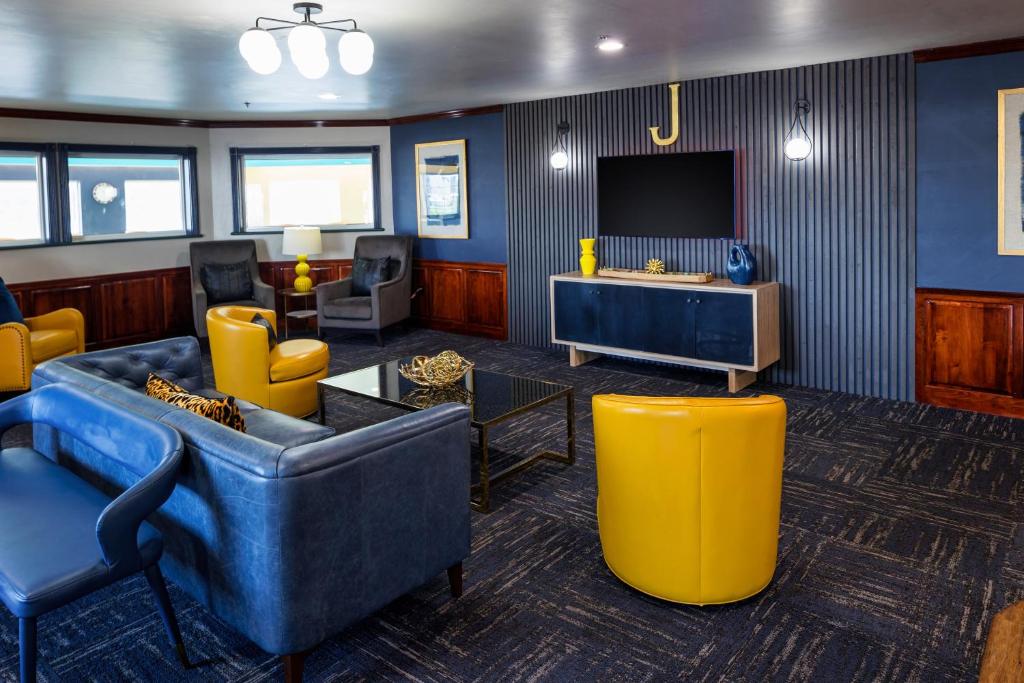 โรงแรมเจ กรีน เบย์ (Hotel J Green Bay)