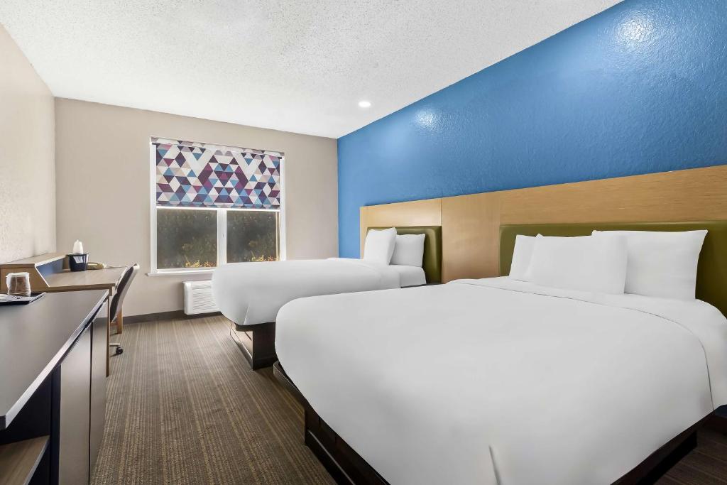 Houston Sonesta Essential IAH Airport JFK Boulevard room