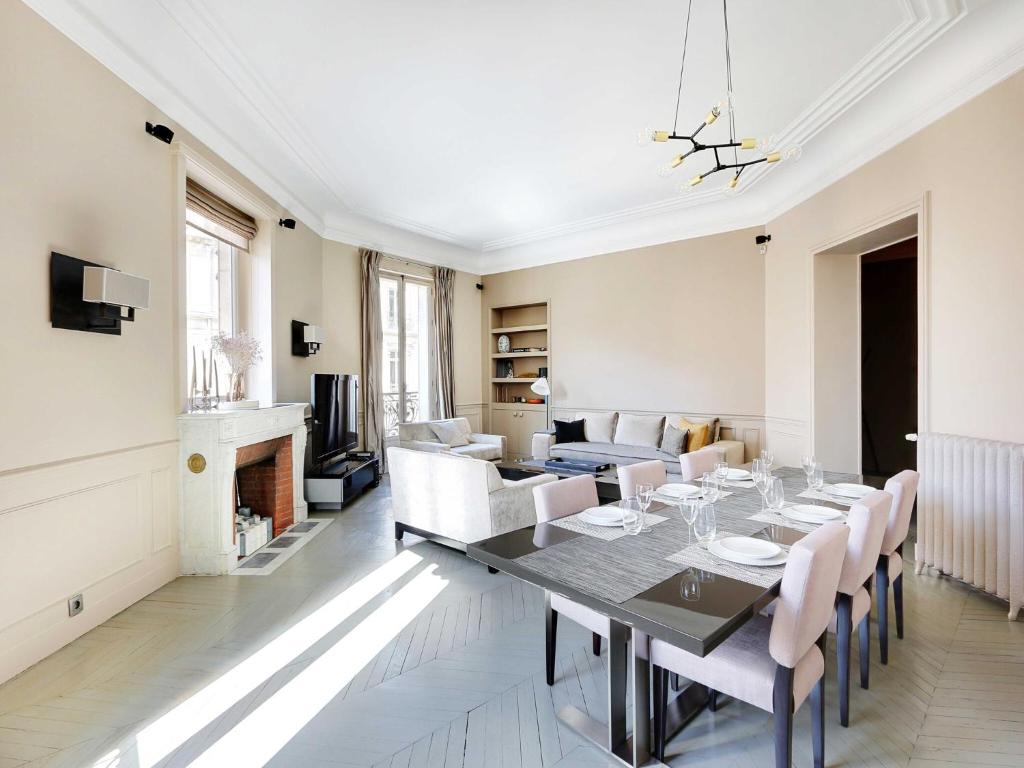 Elegant aprt- 2BDR 4P Close to the Champs Elysées - 2