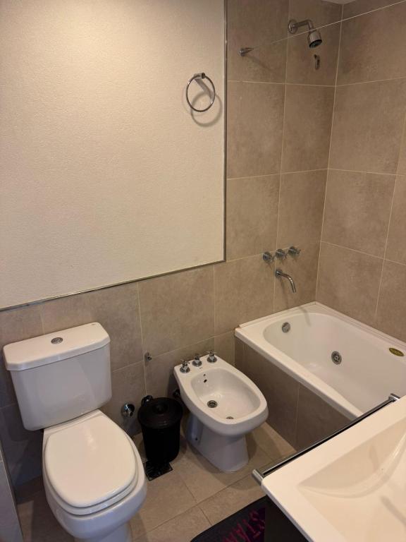 Departamento de tres Ambientes en Excelente Complejo - 1