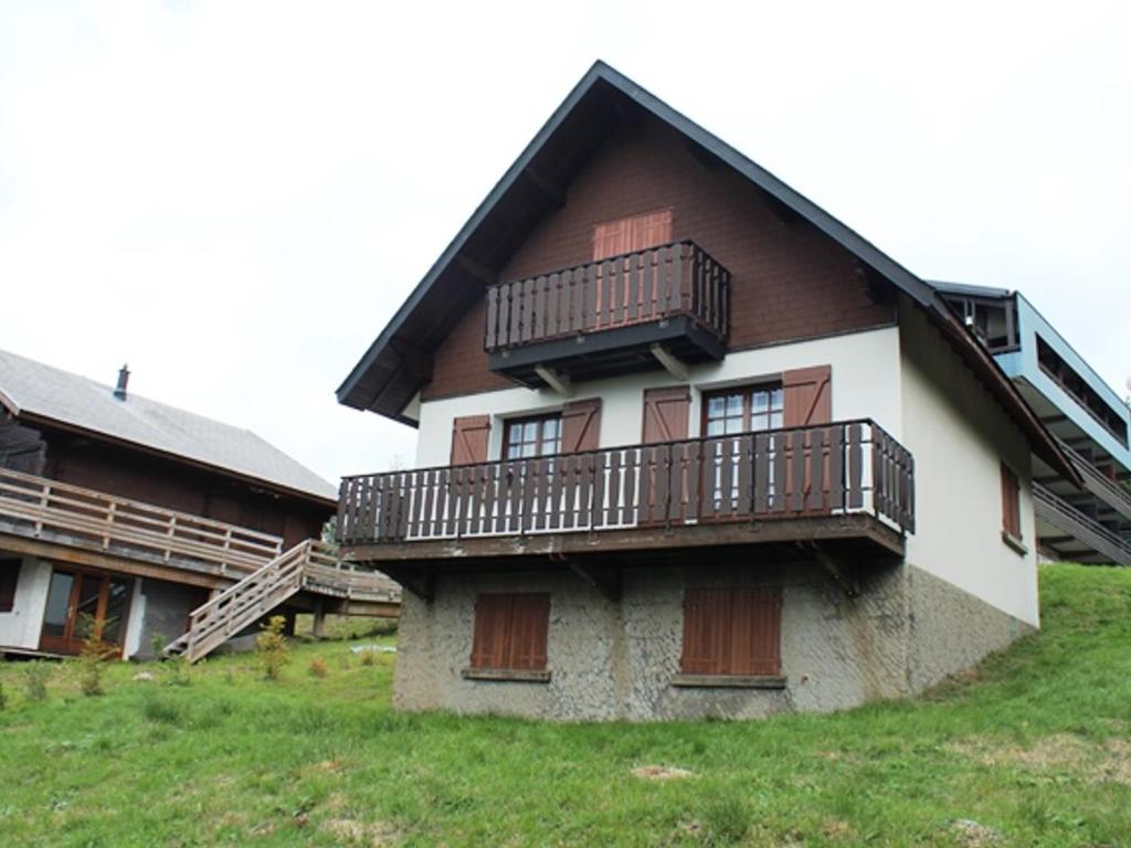 Chalet Familial Sur les Hauteurs avec Parking Proche Pistes - FR-1-814