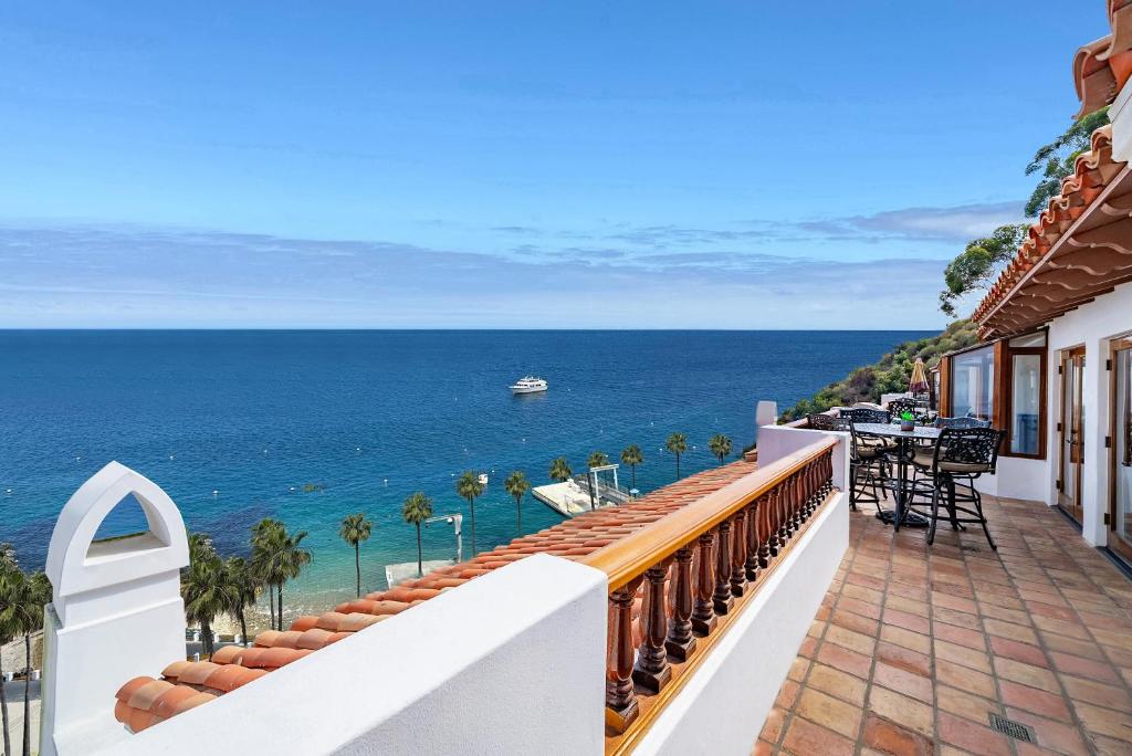 NEW! Premium Ocean Views, Corner Condo with Fireplace and Golf Cart, Avalon