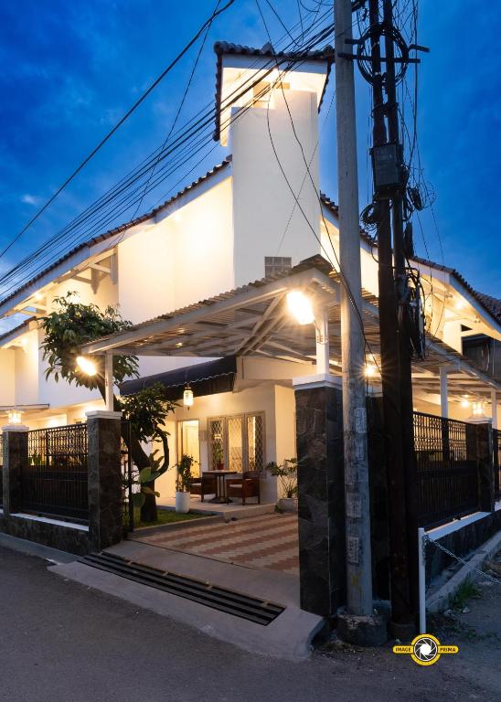 Namdur Gria Sinom – Charming Javanese Style Villa Namdur Gria Sinom – Charming Javanese Style Villa