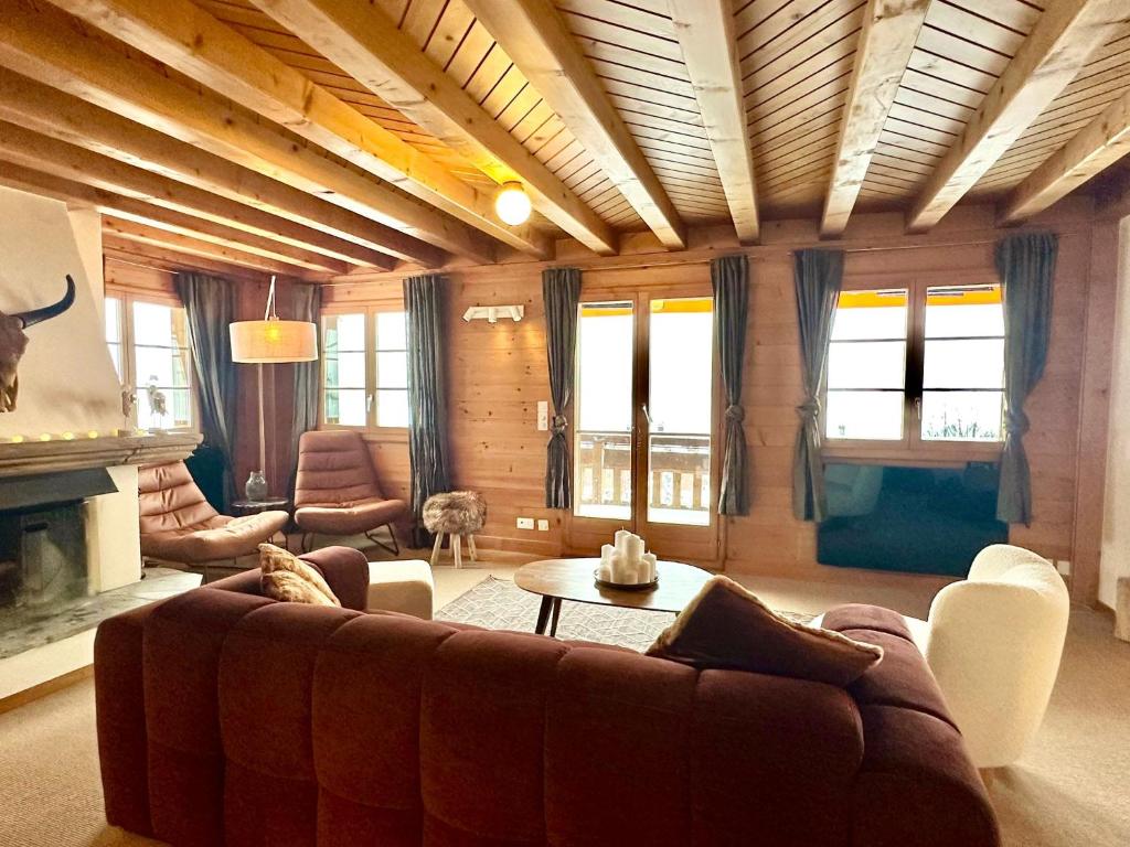 Chalet Bliss spacious six bedrooms and breathtaking views - 2