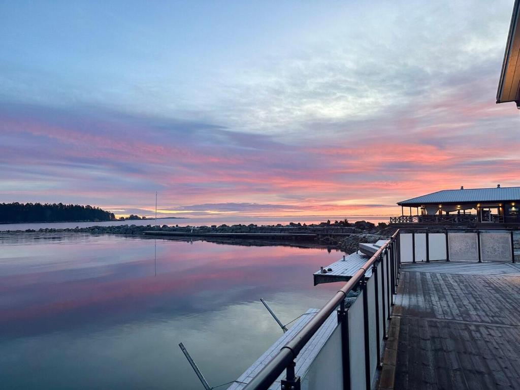 Comfortable Apartment with private dock, Gnarp