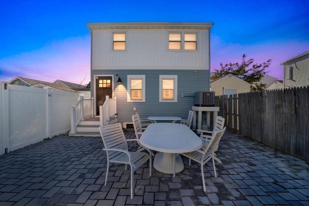 Charming 2-BR Home, 4 Blocks to the Boardwalk home, Seaside Heights