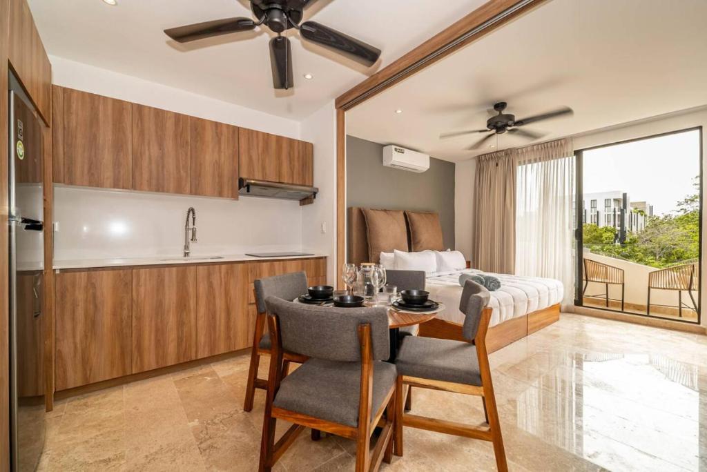 King Studio with Balcony, Rooftop Pool in Trendy Aldea Zama - 5