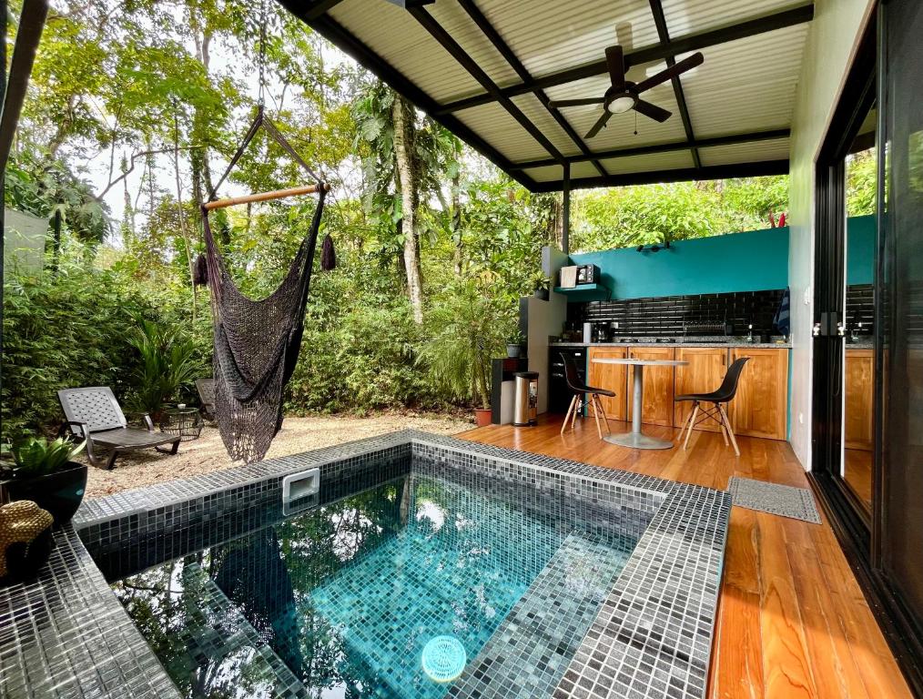 ChicoRico Studios, Uvita