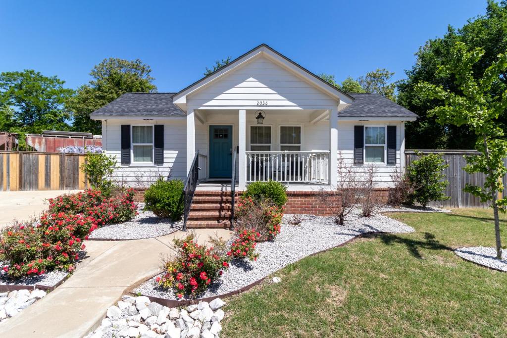 Fenced in backyard, 7 minutes from Downtown 2 bedroom, Memphis