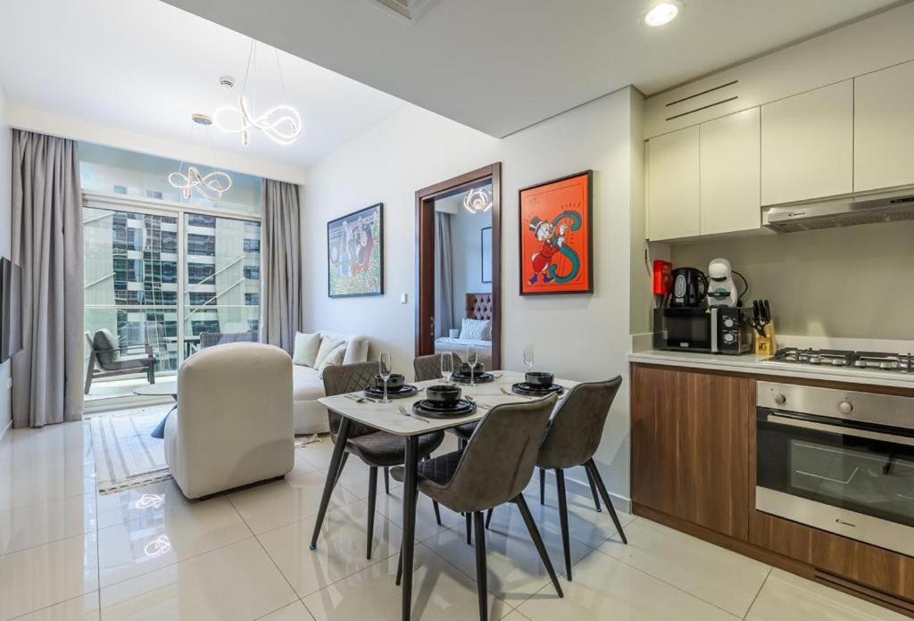 stylish 2 bedroom Apt in Business bay Dubai, Dubaj
