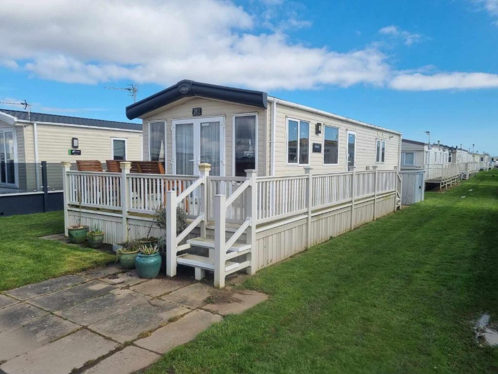 Mv183 6 BERTH DELUXE GOLDEN PALM CHAPEL ST LEONARDS, Chapel Saint Leonards