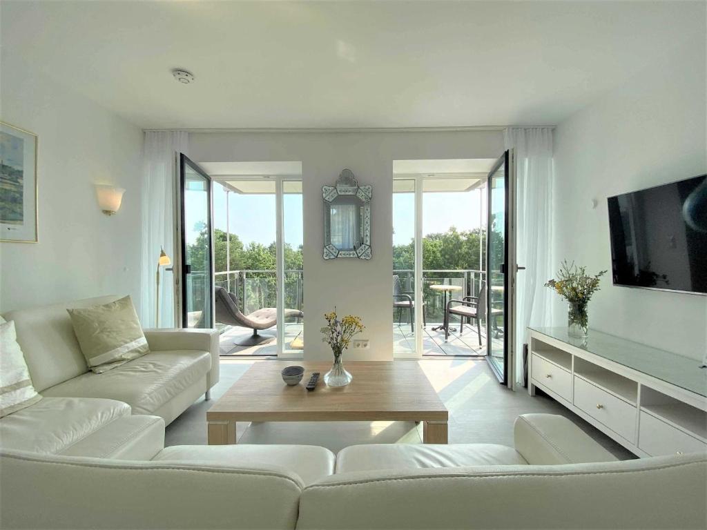 Strandläufer mit Meerblick und Balkon, Binz