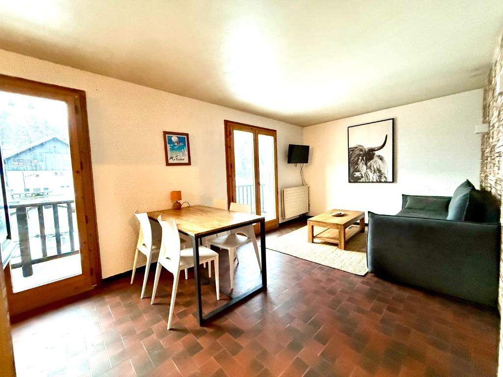 La clusaz Centre village , pied des pistes, 42 m2 , balcon sud vue montagne - 3