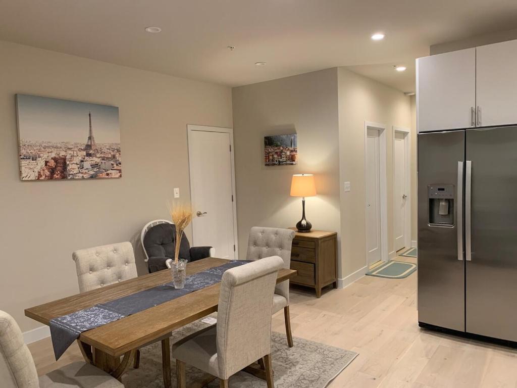 Private 2BR Apartment - Free Off Street Parking, Fast Wi-Fi & Laundry, Washington