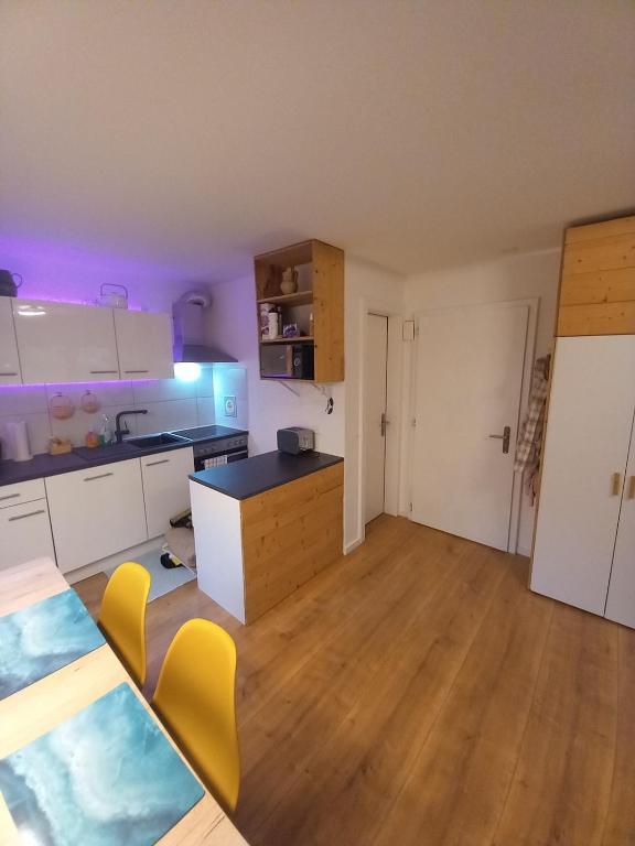 Modernes Studio bei Gemmi und Sportarena - 2