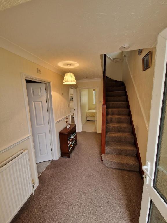 Spacious Four Bedroom House, 3 min walk to beach photo 6