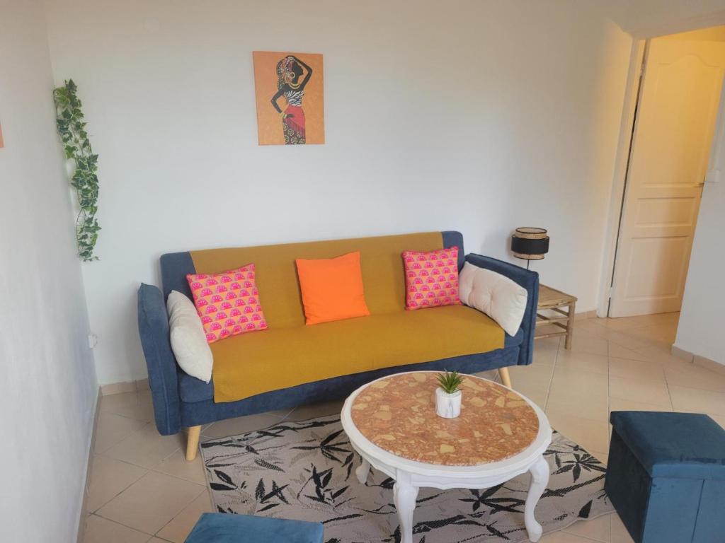 HENRI Mango, Les Abymes