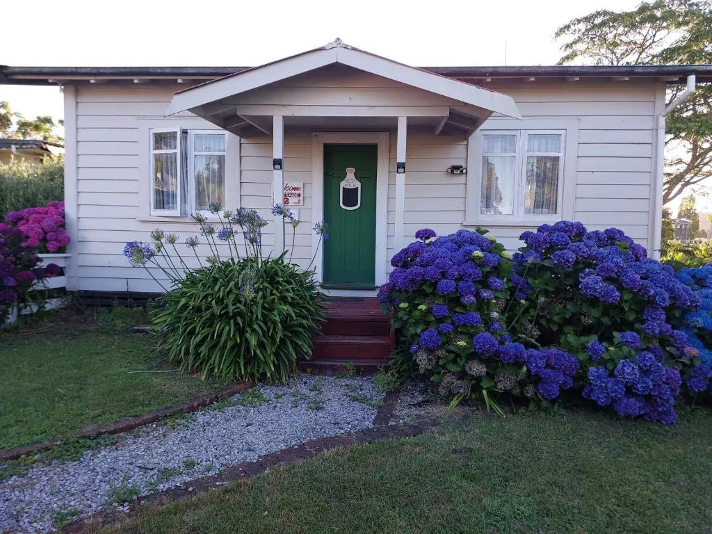 Waitomo Farmstay - Rimu Cottage 2，位于怀托摩洞穴的酒店