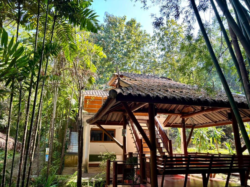 Maewin Resort, Ban Huai Rin