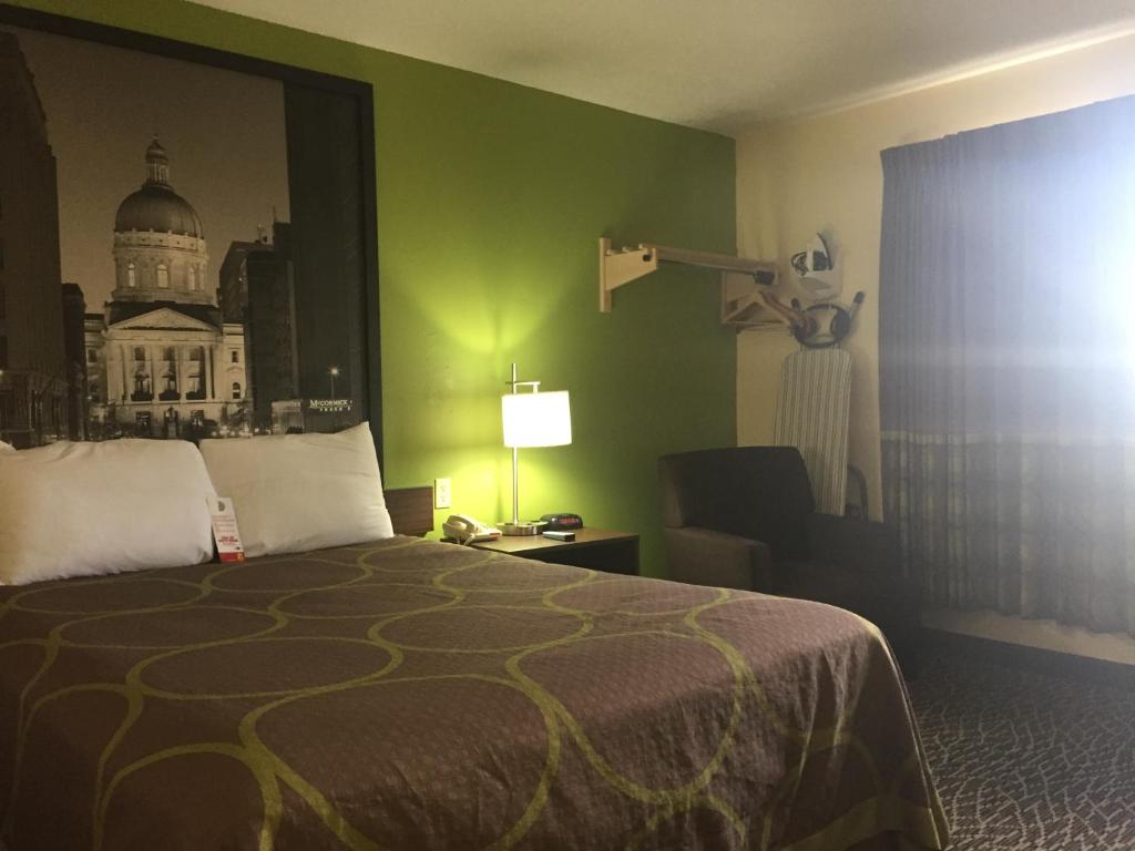 Super 8 By Wyndham Muncie/Ball St. College Area photo