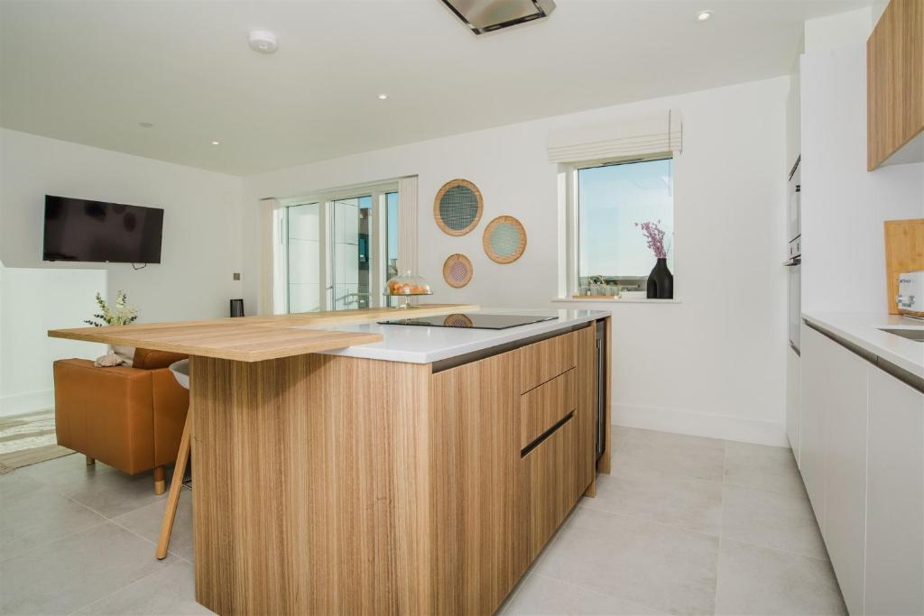 7 Cliff Edge, Newquay photo 3