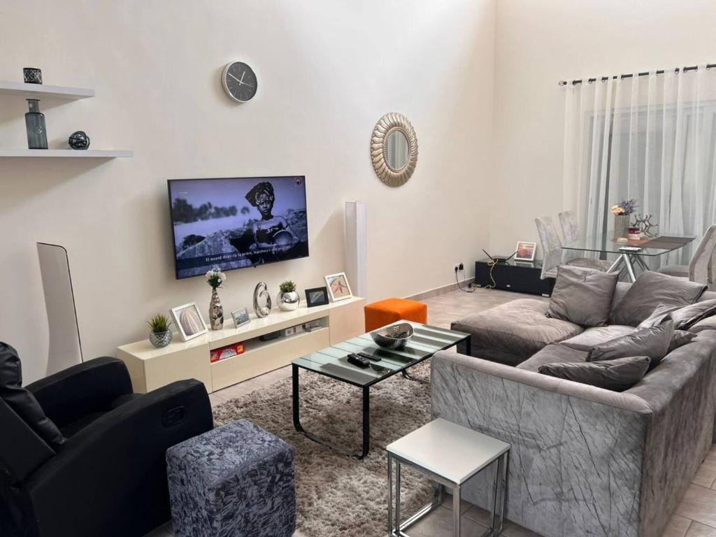 Serene Oasis in East Legon Hills - Chic 2 Bedroom Retreat, Maijaw