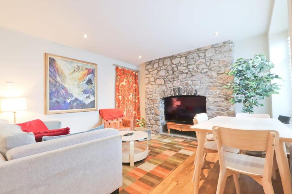 Charlotte's charming clifton flat, Bristol