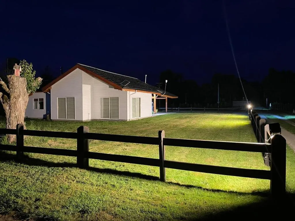 Casa Grande con Tinaja a 10 minutos de Lago Puyehue y Rupanco Ruta 215 Internacional, hotel in Puyehue