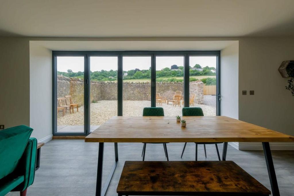 Sladacre 2 bedroom converted Barn, Bristol