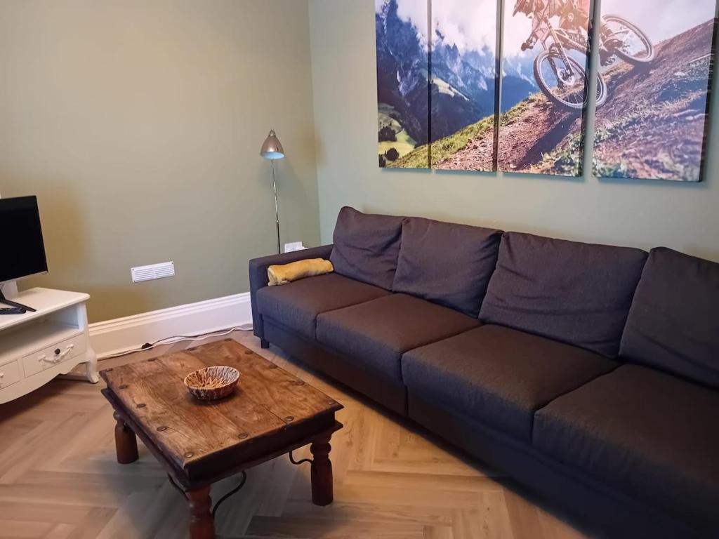 The House of Gnarrr, Machynlleth