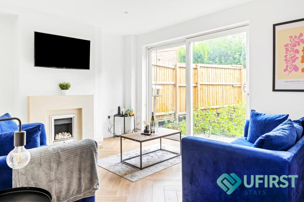 Cosy 4BR Home - Near City Hospital, Sherwood, Clinton Market, QMC & City Centre - Sleeps 8, Nottingham