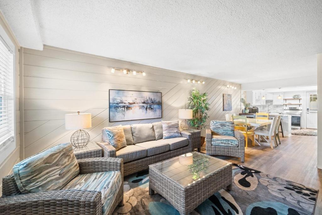 New! Venus unit 101, 2 Bed 2 Bath, Sleeps 4, Free Activities Included!, Fort Walton Beach