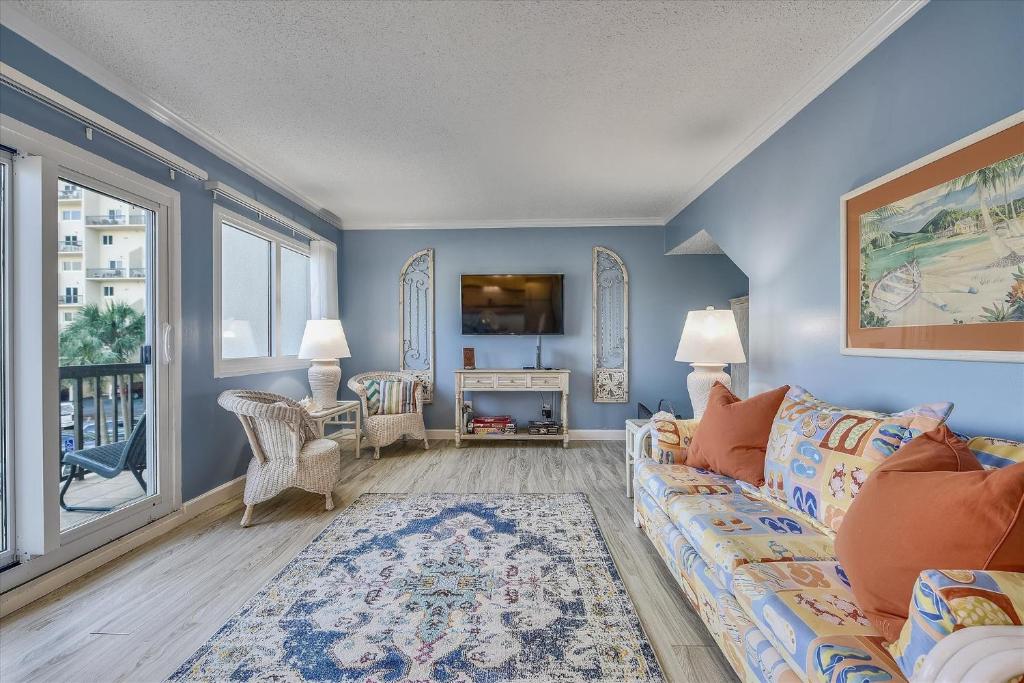 Recently renovated 2Bd, Sleeps 6 Pinnacle Port, with Boat Ramp condo, Panama City Beach