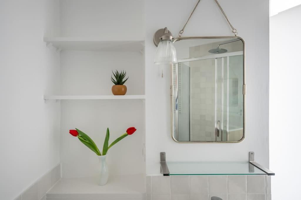 Cosy Apartment with 270 degrees view on Paris streets - 4