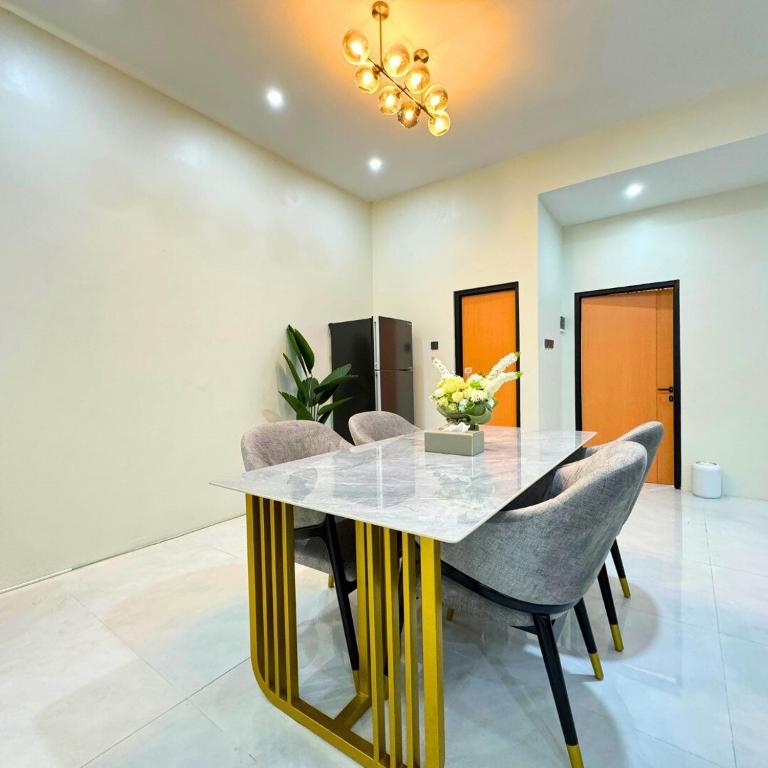 Villa Lembang 4 Kamar Tidur dengan Kolam Renang Billiard Karaoke