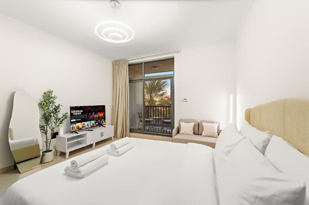 Cozy Studio with Scenic Canal Views, Dubai