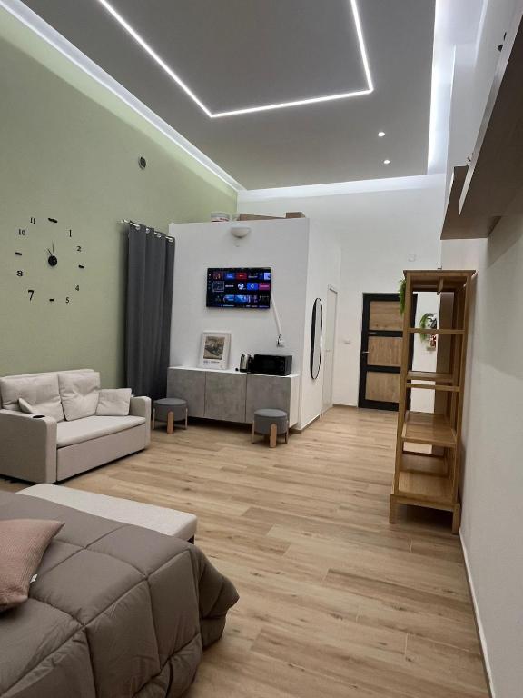 Green Room - 4