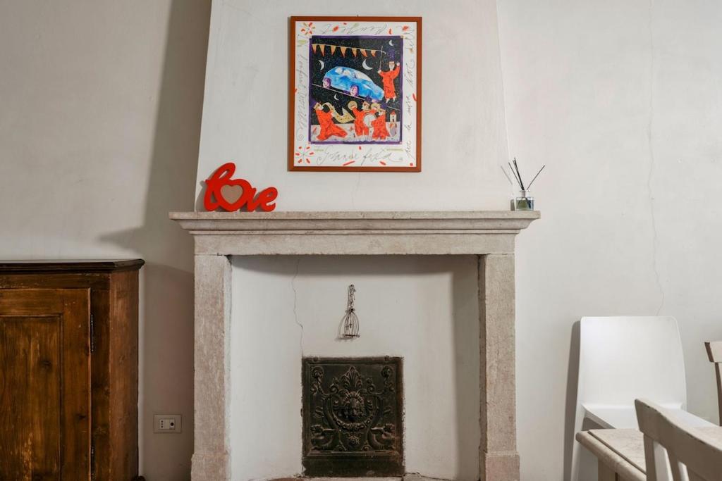 HOST4U - LOGGIA Square Apartment in Brescia City Center Piazza della Loggia & Piazza Vittoria - 5
