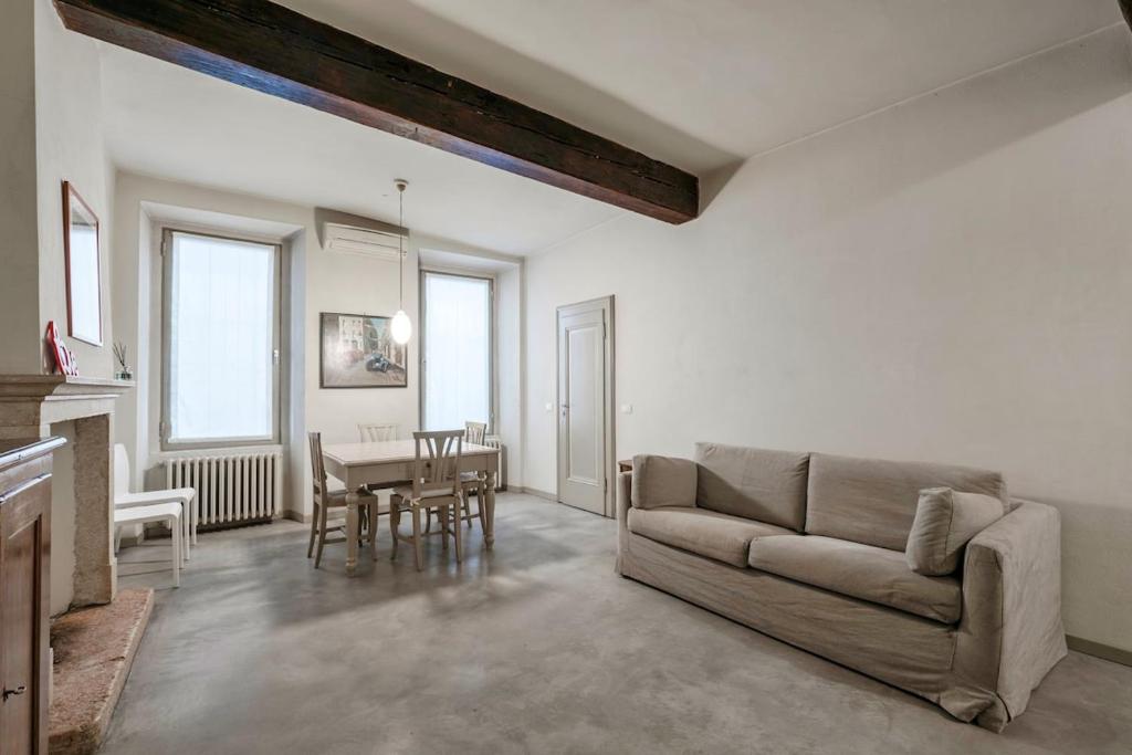 Loggia Apartment - Brescia City Center - by Host4U, Brescia