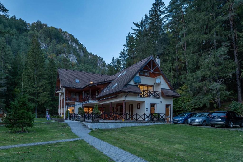 Chatova osada Gader, Blatnica