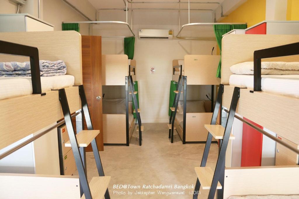 เบด แอท ทาวน์ โฮสเทล (Bed@Town Hostel)