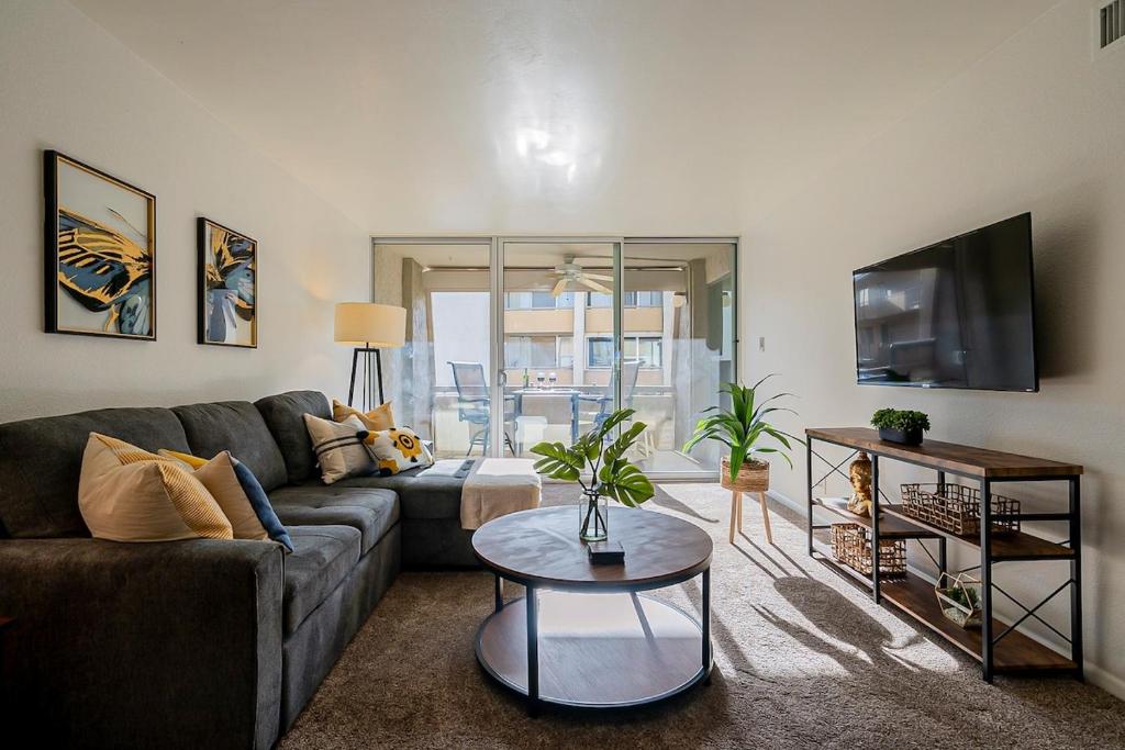 Modern Condo - Get to Old Town in Minutes!, Scottsdale