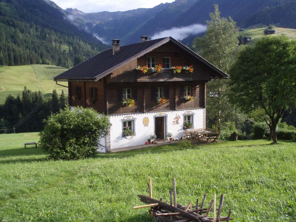 Bauernhof im Wiesengrund — Hotel in Maria Luggau