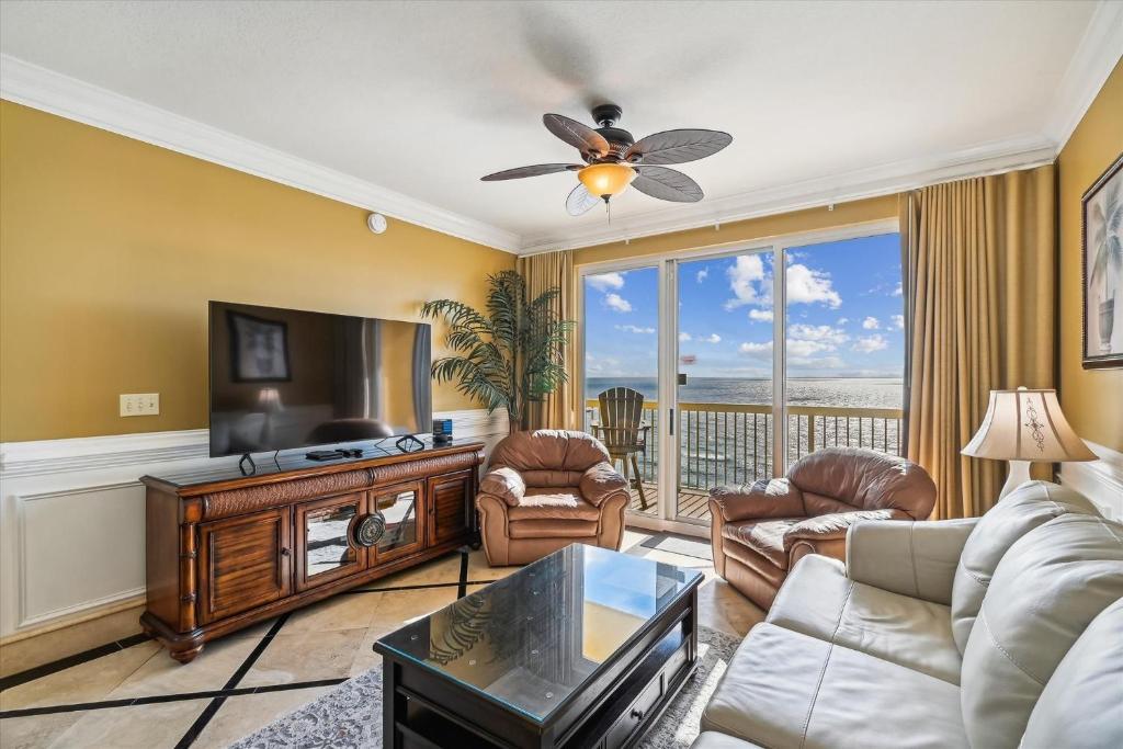Calypso 1205 - Amazing Condo! Free Fun! Sleeps 4, Free Beach Chairs condo, Panama City Beach