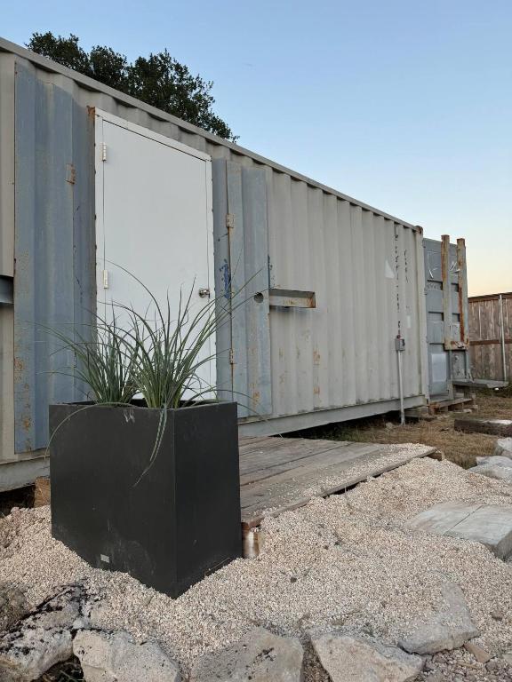 Rocking 40' Container, Round Top