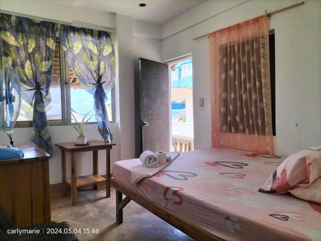 Deluxe Double Room with Balcony and Sea View Rates $27