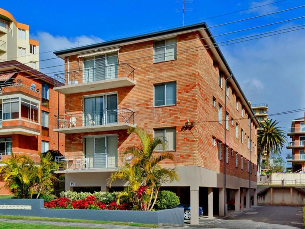 Granada - Unit 8, The Entrance