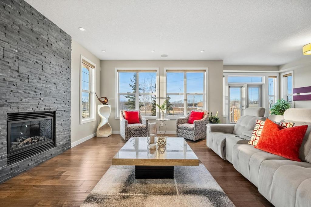 Golden View Manor, Calgary