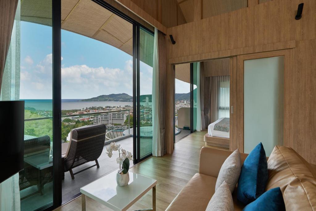 Balcony/terrace, Patong Bay Hill Resort in Phuket