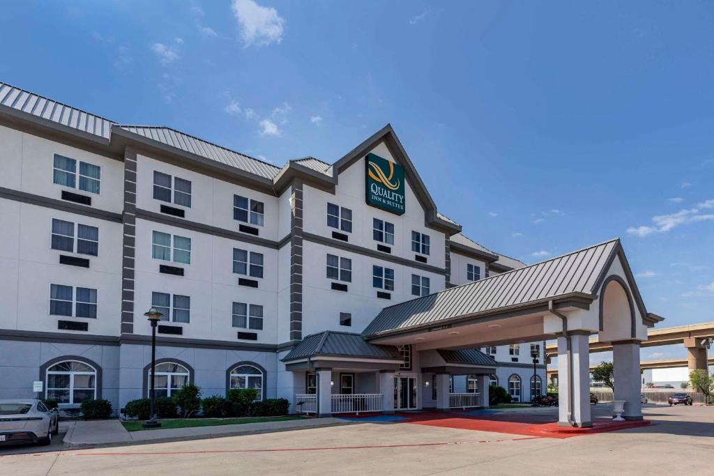 Quality Inn & Suites I-35 E-Walnut Hill, Dallas